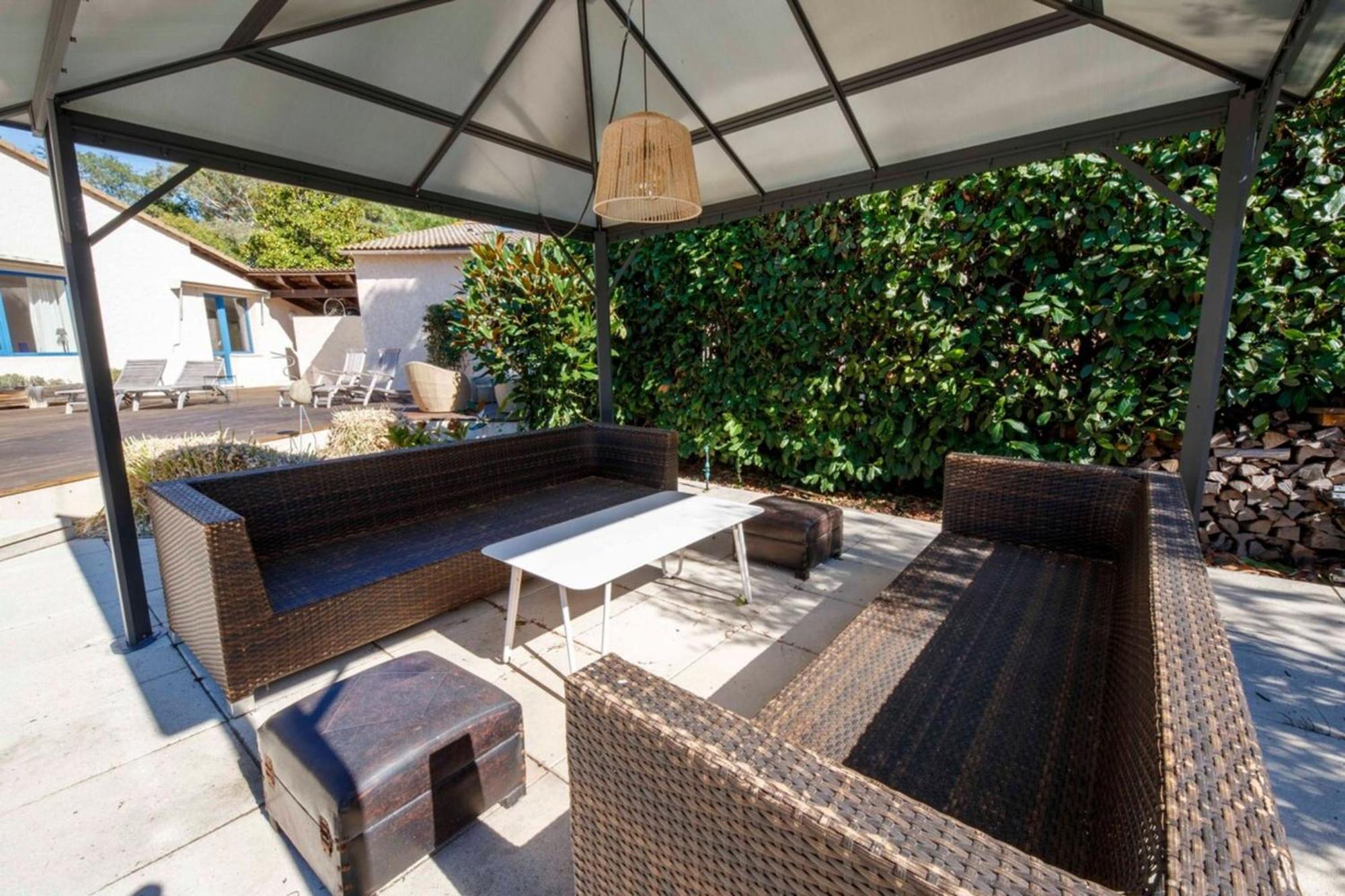 06V - Beautiful Villa With Spa Pool And Tennis Биот Екстериор снимка