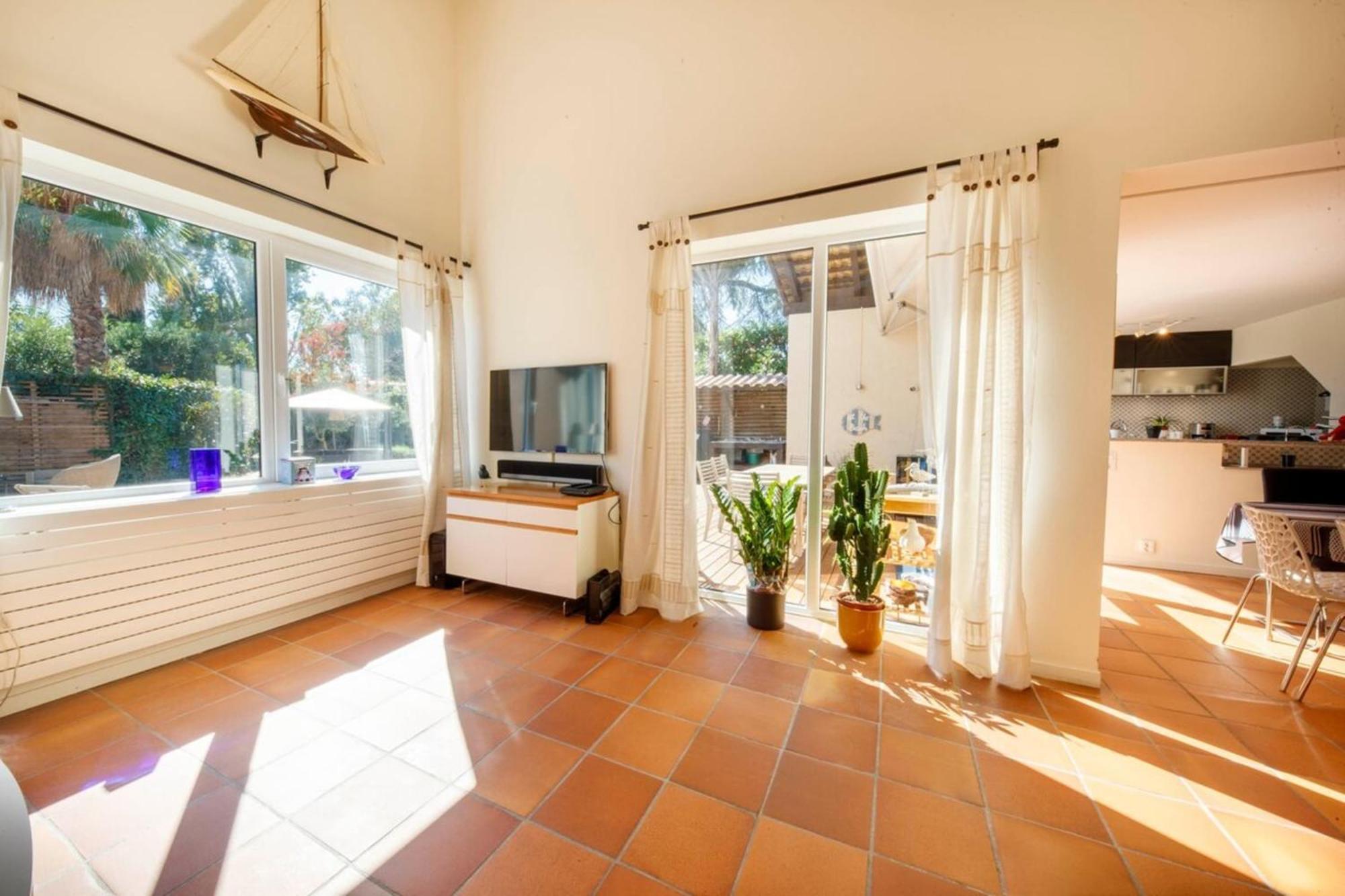 06V - Beautiful Villa With Spa Pool And Tennis Биот Екстериор снимка